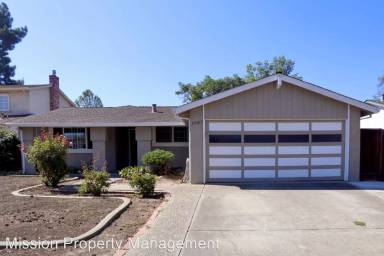 Main picture of 34385 Dobson Way