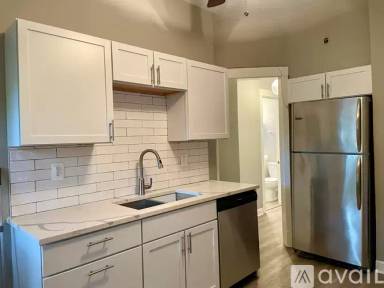 Main picture of 718 W Cornelia Ave