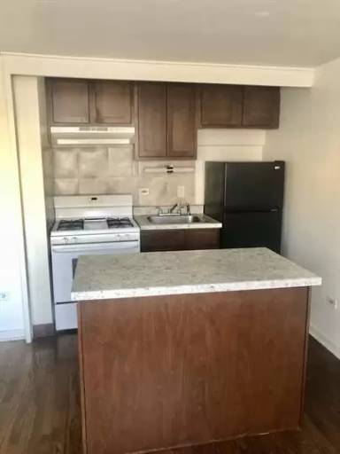 Main picture of 1411 Honeysuckle Ln