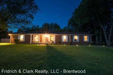 Main picture of 413 Poplar Pl