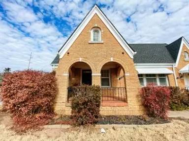 Main picture of 1017 NW 40th St