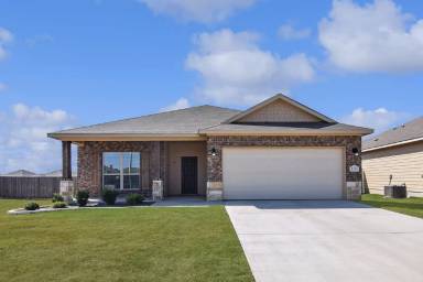 Main picture of 1040 Lakeway Crossing Dr