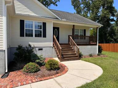 Main picture of 102 Brookhaven Dr