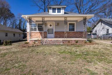 Main picture of 706 Leonard Ave