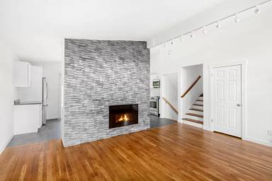 Main picture of 15666 SE 9th St