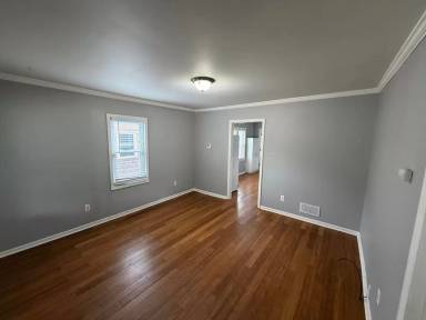 Main picture of 339 E Maplehurst St