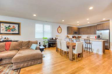 Main picture of 693 N Peoria St