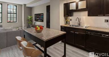 Main picture of 205 W Randolph St