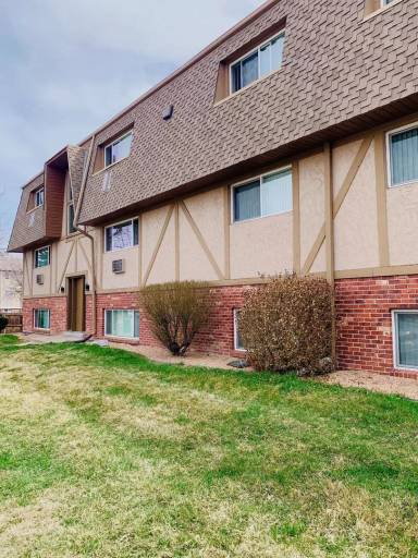 Main picture of Hawk Point Apartments