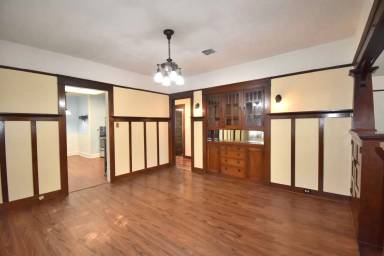 Main picture of 586 1/2 Grove St