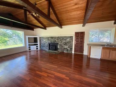 Main picture of 1250 Live Oak Ln