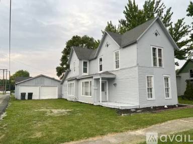 Main picture of 130 N Broadway St