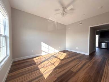 Main picture of 5202 Oak Point Ct