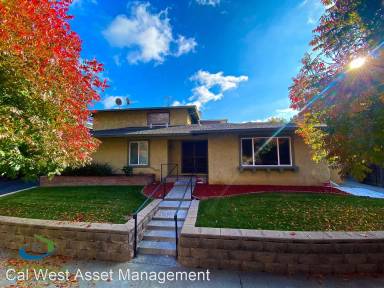 Main picture of 710 W Valley Dr