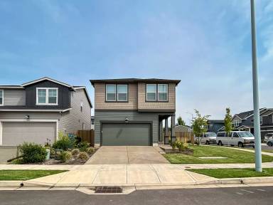 Main picture of 497 Himalaya St NE