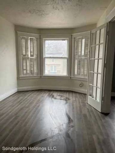Main picture of 543 Marquette St