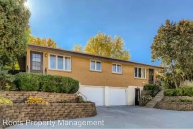 Main picture of 2604 37th Ave NE