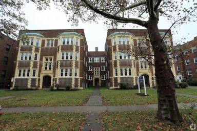 Main picture of 2936 S Moreland Blvd