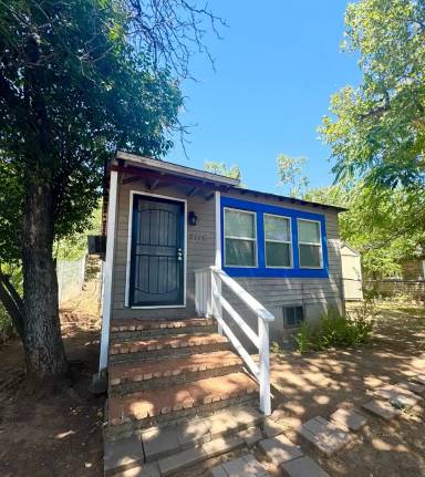 Main picture of 2116 East St