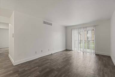 Main picture of 25400 Basin St