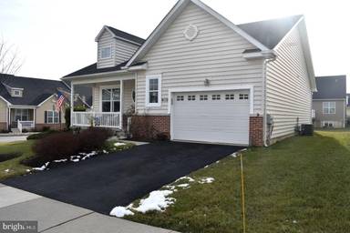 Main picture of 2684 Foxglove Ln