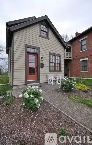 Main picture of 891 S Front St