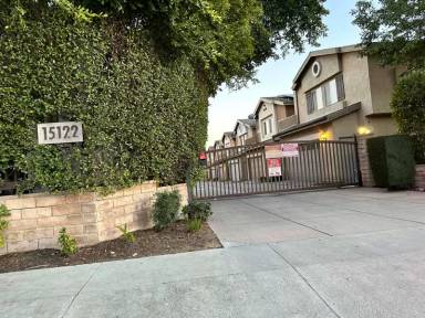 Main picture of 15122 Roxford St