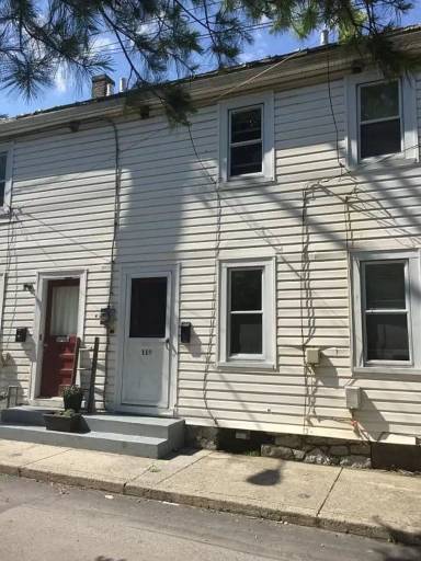 Main picture of 119 1/2 W Chapel Ave