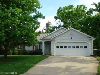 Main picture of 8 Drakestone Ct