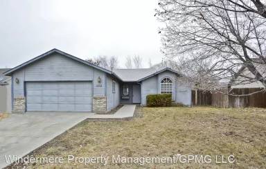 Main picture of 1302 E Oakridge Dr
