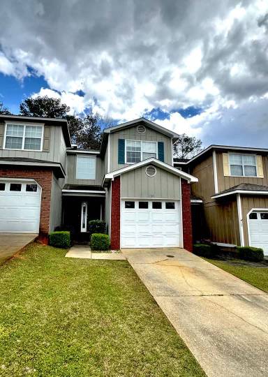 Main picture of 100 Pineridge Dr
