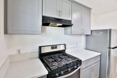 Main picture of 1881 W Jefferson Blvd