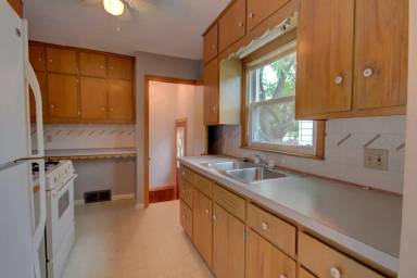 Main picture of 2406 W Lombard St