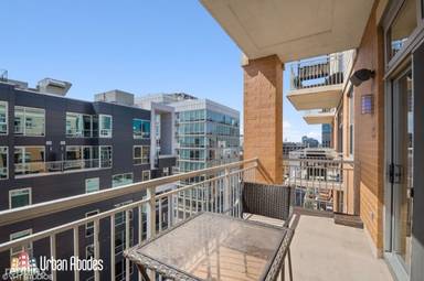 Main picture of Residences at 950 W Monroe