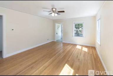 Main picture of 310 N Milwaukee Ave