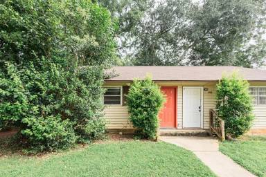 Main picture of 1011 W Slaton Ave