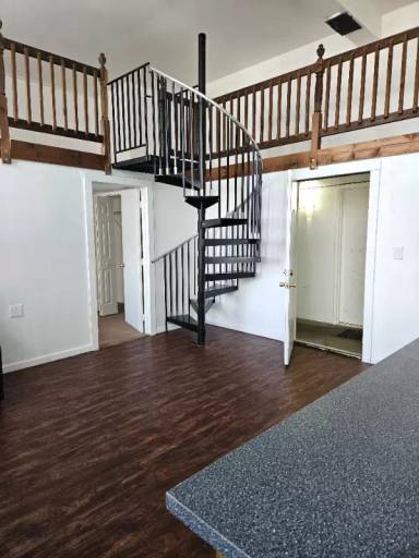 Main picture of 25 W Chestnut St