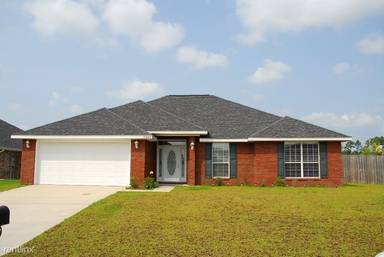 Main picture of 15345 Camelot Dr