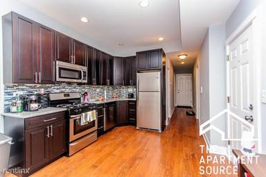 Main picture of 2342 W Augusta Blvd