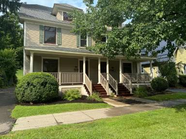 Main picture of 15 Sands St