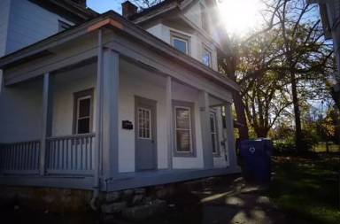 Main picture of 106 W Hickman St