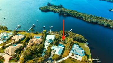 Main picture of 3351 SE River Vista Dr