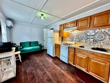 Main picture of 409 W Main St