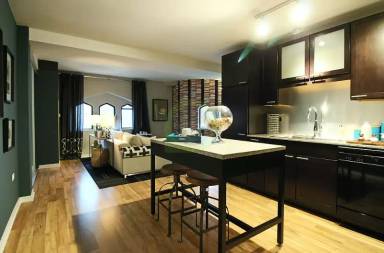 Main picture of 166 W Randolph St