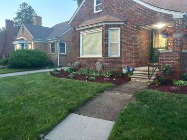 Main picture of 8090 Sorrento St