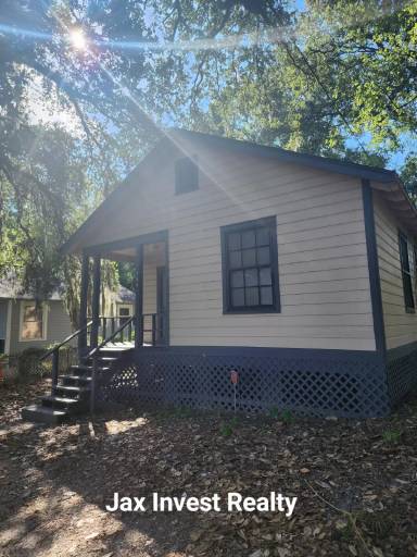 Main picture of 758 Ashford St