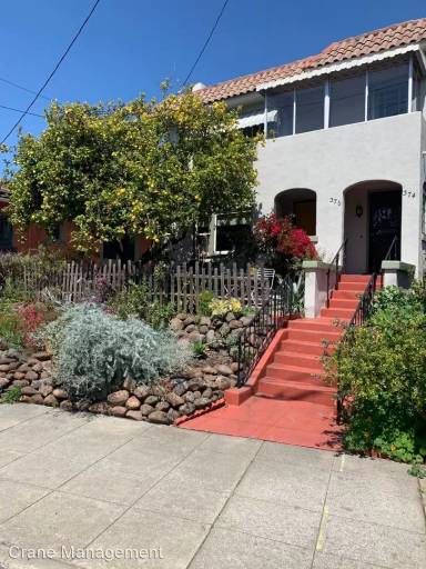 Main picture of 374 42nd St