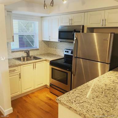 Main picture of 40 Isle of Venice Dr