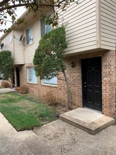 Main picture of 724 S Welch St