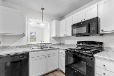 Main picture of Skyside Landing Apartments